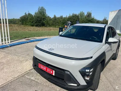 Usado Hyundai Kona 129 CV (94 kW) 2023 Gris / plata SUV