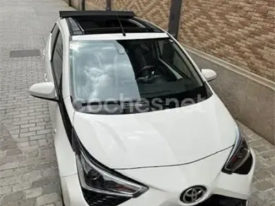 Używany Toyota Aygo X-play 69 KM (50 kW) 2019 Biały Hatchback