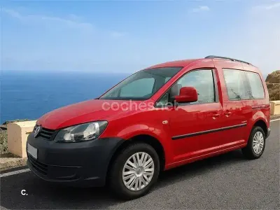Usado VW Caddy Trendline 105 CV (77 kW) 2014 Rojo Monovolumen