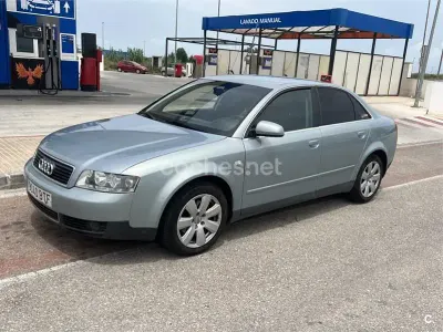 Usado Audi A4 130 CV (95 kW) 2002 Azul Berlina