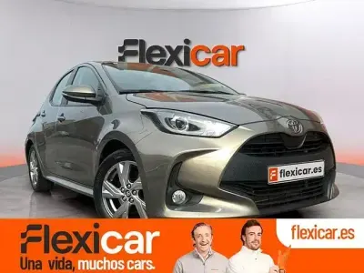 Usado Toyota Yaris Active 116 CV (85 kW) 2025 Marrón Utilitario