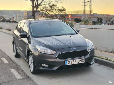 Usado Ford Focus Trend 125 CV (91 kW) 2016 Gris / plata Familiar