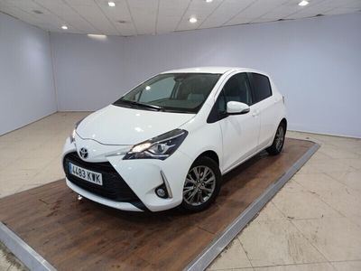 Używany Toyota Yaris Active 111 KM (81 kW) 2019 Biały Sedan/Limuzyna
