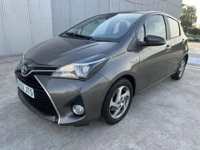 Usado Toyota Yaris Active 99 CV (72 kW) 2016 Beige Utilitario