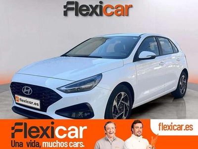 Usado Hyundai i30 121 CV (88 kW) 2024 Blanco Berlina