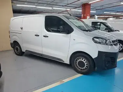Usado Opel Vivaro-e Combi 120 CV (88 kW) 2021 Blanco Monovolumen