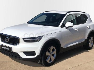 Begagnad Volvo XC40 Momentum 129 HK (94 kW) 2022 Vit SUV