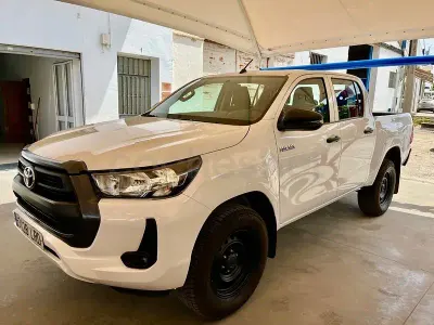 Usado Toyota HiLux Plus 150 CV (110 kW) 2021 Blanco Pickup/Camioneta