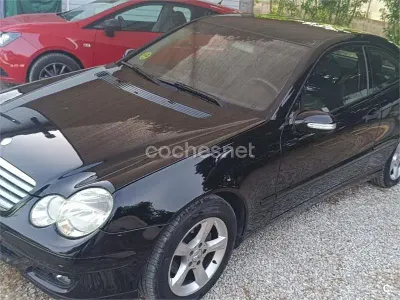 Usado Mercedes C200 163 CV (119 kW) 2004 Negro Berlina