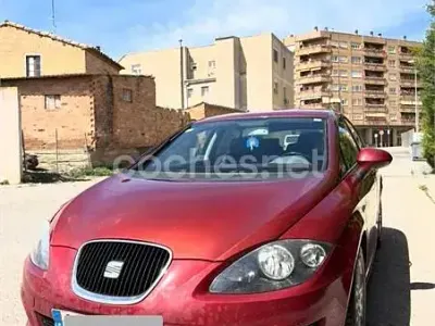 Usado Seat Leon Reference 105 CV (77 kW) 2010 Granate Utilitario