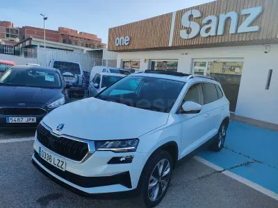 Usado Skoda Karoq Style 150 CV (110 kW) 2022 Blanco SUV