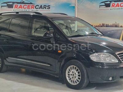Usado Ssangyong (KGM) Rodius Limited 165 CV (121 kW) 2010 Negro Monovolumen