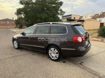 Usado VW Passat Advance 140 CV (102 kW) 2007 Marrón Familiar