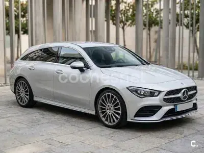 Usado Mercedes CLA200 Shooting Brake 150 CV (110 kW) 2020 Gris / plata Familiar