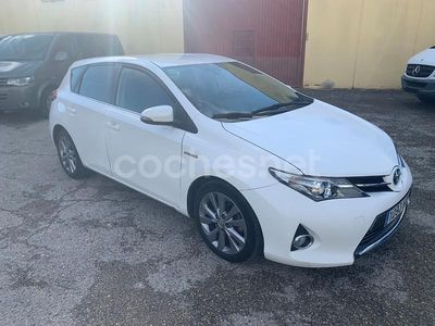 Blanco Usado 2012 Toyota Auris Hybrid Advance Berlina | 9850 € (Un poco caro)