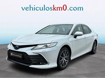 Gris / plata Usado 2021 Toyota Camry Luxury Berlina | 30.900 € (Caro)
