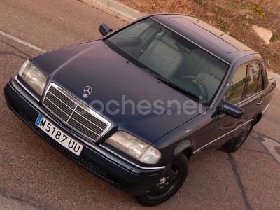 Usado Mercedes C230 193 CV (141 kW) 1996 Azul Berlina