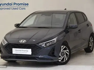 Usado Hyundai i20 79 CV (58 kW) 2025 Gris / plata Utilitario