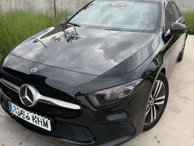 Usado Mercedes A180 116 CV (85 kW) 2020 Negro Utilitario