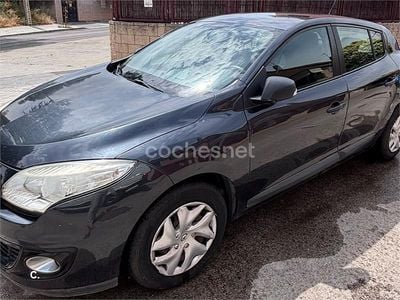 Usado Renault Mégane Authentique 90 CV (66 kW) 2012 Gris / plata Berlina
