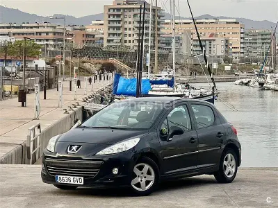Usado Peugeot 207 Sport 70 HP (51 kW) 2010 Preto Sedan