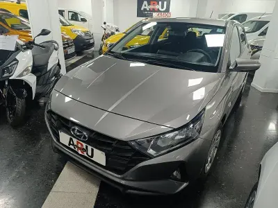Usado Hyundai i20 84 CV (61 kW) 2022 Gris / plata Utilitario