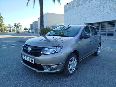 Usado Dacia Sandero Ambiance 75 CV (55 kW) 2013 Marrón Berlina