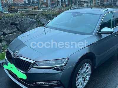Usado Skoda Superb 150 CV (110 kW) 2021 Gris / plata Familiar