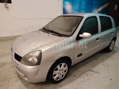 Gris / plata Usado 2005 Renault Clio II Authentique Berlina | 2030 € (Precio justo)