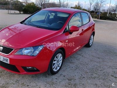 Usado Seat Ibiza Reference 95 CV (69 kW) 2015 Rojo Berlina