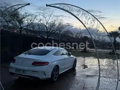 Usado Mercedes C220 AMG line 170 CV (125 kW) 2017 Blanco Coupe