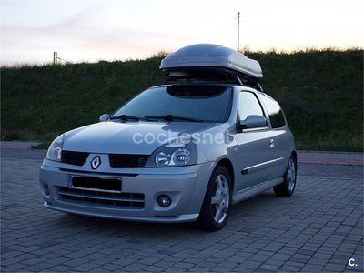 Usado Renault Clio II Privilege 80 CV (58 kW) 2004 Gris / plata Berlina