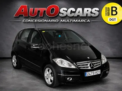 Usado Mercedes A180 109 CV (80 kW) 2011 Negro Utilitario