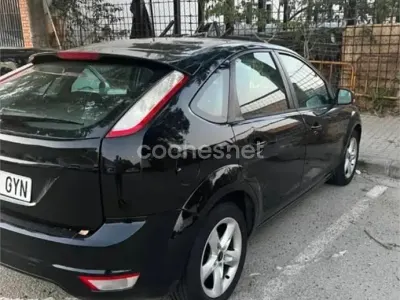 Usado Ford Focus Trend 100 CV (73 kW) 2010 Negro Berlina