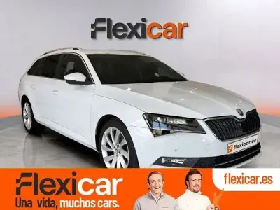 Usado Skoda Superb Style 150 CV (110 kW) 2016 Blanco Familiar