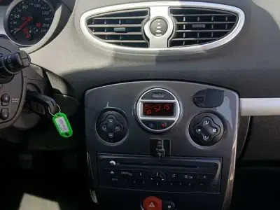 Usado Renault Clio Business 90 CV (66 kW) 2012 Negro Familiar