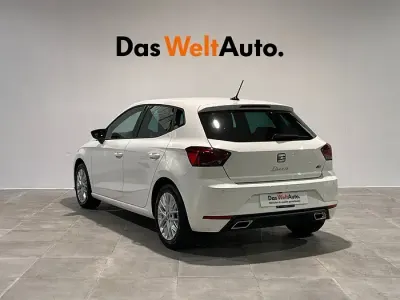 Usado Seat Ibiza FR 115 CV (84 kW) 2025 Blanco Utilitario