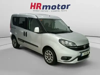 Usado Fiat Doblò Trekking 120 CV (88 kW) 2022 Gris Monovolumen
