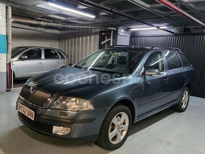 Gris / plata Usado 2005 Skoda Octavia Familiar | 6999 €