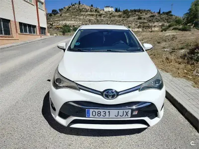 Usado Toyota Avensis Advance 143 CV (105 kW) 2015 Blanco Berlina