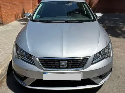 Usado Seat Leon Style 116 CV (85 kW) 2018 Gris Berlina