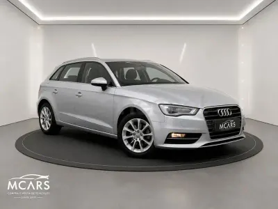 Usado Audi A3 Attraction 110 CV (80 kW) 2016 Gris / plata Berlina