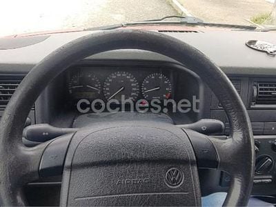 Usado VW Multivan 104 CV (76 kW) 2003 Granate Monovolumen