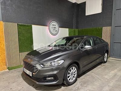 Usado Ford Mondeo Trend 120 CV (88 kW) 2019 Gris / plata Berlina