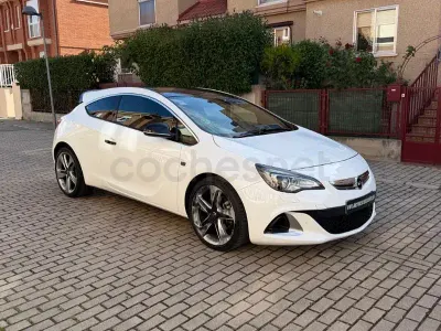 Usado Opel Astra GTC Sportive 165 CV (121 kW) 2014 Blanco Berlina