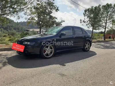 Usado Seat Leon Sport 150 CV (110 kW) 2003 Negro Utilitario
