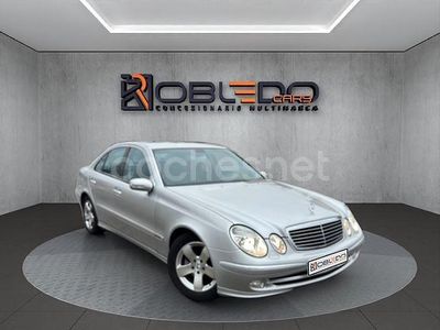 Usado Mercedes E270 Avantgarde 177 CV (130 kW) 2002 Gris / plata Berlina