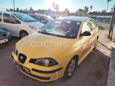 Usado Seat Ibiza Sport 100 CV (73 kW) 2005 Amarillo Berlina