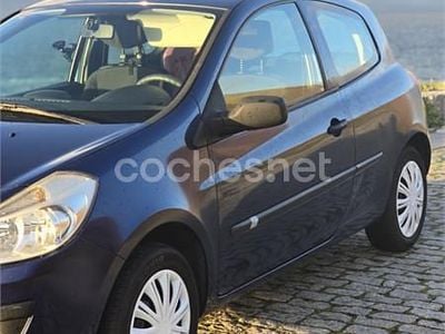Begagnad Renault Clio II Authentique 75 HK (55 kW) 2007 Blå Sedan