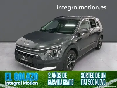 Usado Kia Niro 141 CV (103 kW) 2024 Gris SUV